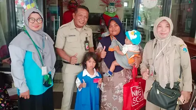  Suku Dinas Sosial (Sudinsos) Jakarta Utara telah mendistribusikan bantuan sosial (bansos) kepada penerima manfaat baru.