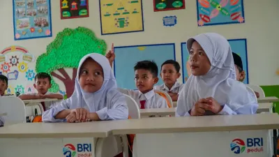 Wujudkan SDM Unggul, BRI Peduli Salurkan Bantuan Beasiswa bagi Pelajar