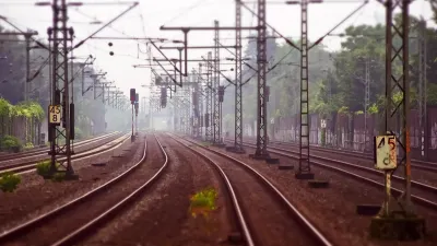 Demo Mahasiswa: Jalan Gatot Subroto Mencekam, KRL Stasiun Palmerah-Tanah Abang Tak Beroperasi