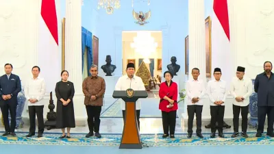Presiden Prabowo mengumpulkan ketum parpol yang memiliki kursi di DPR RI (Sumber: TL YouTube Sekretariatan Negara | Foto: TL YouTube Sekretariatan Negara)