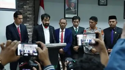Gubernur Aceh, Mualem, Jelaskan Kondisi Aceh Pasca Banjir Bandang. (Sumber: dlhk.acehprov.go.id)