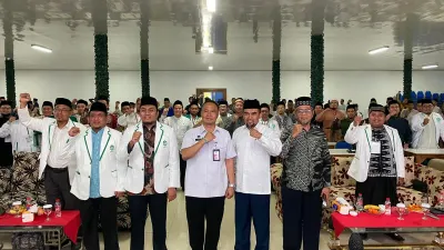 DPR RI dan BGN menggelar sosialisasi Program Makan Bergizi Gratis di Depok guna memperkuat edukasi gizi, menekan angka stunting, dan menyiapkan generasi Indonesia yang unggul.