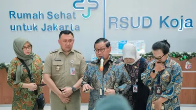 Pramono Jenguk Korban Inisiden Mobil MBG SDN Kalibaru 01, Pastikan Biaya Berobat Ditanggung Pemprov DKI Jakarta 