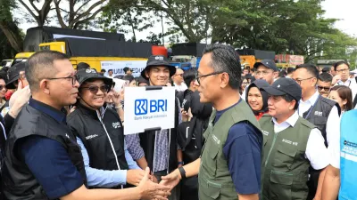Bakti BUMN untuk Negeri, Danantara Indonesia Kirim 100 Truk Logistik dan Ribuan Relawan ke Titik Bencana
