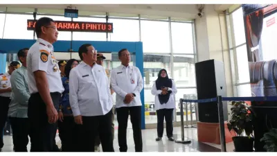 Gubernur Pramono Anung Tinjau Kesiapan Angkutan dan Fasilitas Umum Jelang Nataru (Sumber: beritajakarta.id/ Reza Pratama Putra)