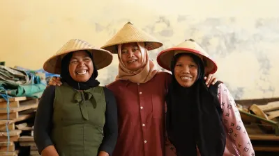 Pahlawan Ekonomi Keluarga, Program PNM Mekaar Ubah Hidup Ibu-Ibu Prasejahtera