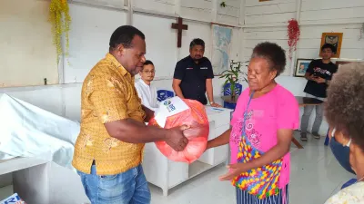 Maknai Natal dengan Berbagi, BRI Peduli Sebar Puluhan Ribu Paket Sembako Gratis