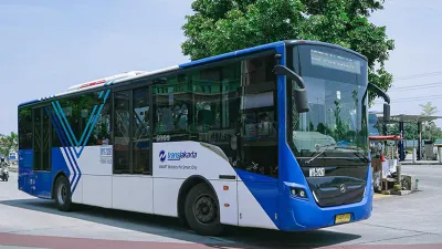 Imbas Pembangunan LRT, Transjakarta Lakukan Penyesuaian Layanan yang Berlaku hingga 14 Desember 2025