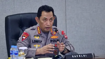 Kapolri Jenderal Listyo Sigit Prabowo Beri Update Soal Ledakan di SMAN 72 Kelapa Gading. (Sumber: tribratanews.polri.go.id)