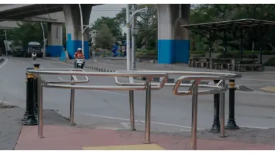 Sejumlah Trotoar di Jakarta Dipasang 'Portal S' (Sumber: Instagram @dkijakarta)