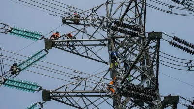SUTT 150 kV Kosambi Baru – TX New Sukatani Section 1 ini membentang di atas 8 tower sepanjang 2,803 kilometer sirkit (kms). (Sumber: Ist)