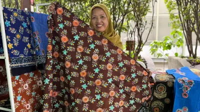 Dari Pasar ke Batik Rumahan: Perjalanan 30 Tahun Perempuan Binaan PNM Mekaar