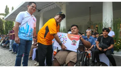 Sambut Hari Disabilitas Internasional, Pemprov DKI Jakarta Bagikan KLG Transum kepada Difabel