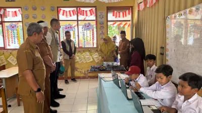 Program ini menjadi salah satu upaya untuk turut serta berperan dalam meningkatkan kualitas sarana dan prasarana belajar. (Sumber: Ist)