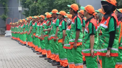 D-2 Puncak HUT TNI ke-80 Prabowo Disebut akan Hadir, DLH DKI Siapkan 2.100 Petugas Kebersihan di Kawasan Monas 