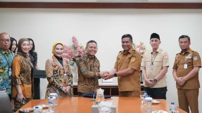 Pensiunan Kini Makin Mudah Transaksi! bank bjb dan PWRI Hadirkan Kartu ATM Co-Branding