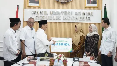 Petugas Haji Budi Iskandar Pulungan Wafat, Wamenag Beri Penghormatan Terakhir