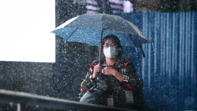 Musim Hujan Mulai Terasa di DKI Jakarta, Imbauan Pramono Gunakan Masker Jadi Solusi Pencegahan Terpapar Partikel Mikroplastik 