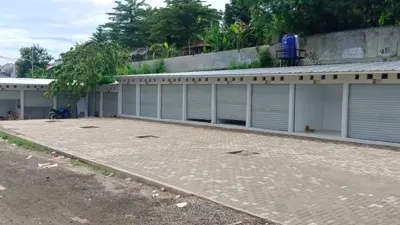 Pemprov DKI Jakarta menggratiskan biaya sewa kios dan air selama enam bulan kepada pedagang eks Pasar Barito (Sumber: beritajakarta.id | Foto: beritajakarta.id)
