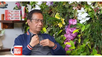 Denny Sumargo ke Mahfud MD: Kursi Menkopolhukam Kosong Tuh Pak, Siapa Tahu Bapak Dipanggil Lagi