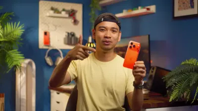 David GadgetIn Review iPhone 17. (Sumber: youtube.com/@GadgetIn)