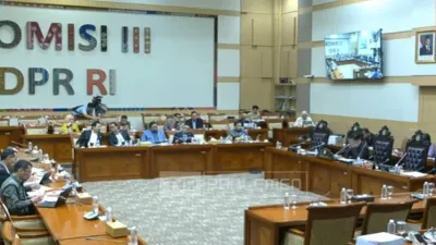 Komisi III DPR RI diketahui baru saja menetapkan 10 dari 16 calon hakim agung dan ad hoc Hak Asasi Manusia (HAM) setelah mengikuti fit and proper test. (Sumber: YouTube ParlemenTV | Foto: YouTube ParlemenTV)