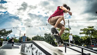 Gak Usah Jauh-jauh ke Luar Negeri, di Jakarta Utara Ada Tempat Main Skateboard dengan Vibes Mirip Amerika Serikat!