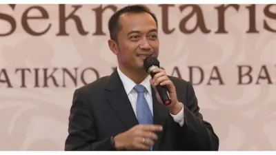Viral Kartu Liputan Jurnalis CNN Dicabut Usai Wawancara ke Prabowo soal MBG, Biro Pers Istana Dikecam, Ini Kata Mensesneg