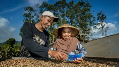 Konsisten Berdayakan UMKM, BRI Sabet Pilar Sosial di Katadata ESG Awards 2025