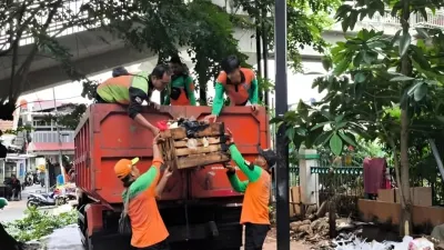 Sudin LH Jakarta Kerahkan 190 Truk Percepat Penanganan Sampah!