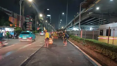Tindak Lanjut Laporan Warga, Dinas Bina Marga Jaksel Turunkan 12 Personel Pasukan Kuning Perbaiki Jalan TB Simatupang Raya! 