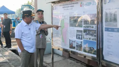 Gubernur DKI Jakarta, Pramono Anung meninjau kegiatan pembangunan Sistem Tata Air Pompa Ancol dan kelengkapannya di gedung pompa Ancol, Jakarta Utara, pada Selasa, 7 April 2026. (Sumber: Beritajakarta.id | Foto: Beritajakarta.id)
