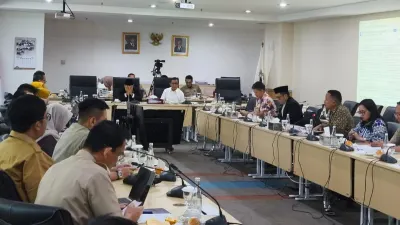 Bapemperda DKI Jakarta Bahas Raperda Pembangunan Keluarga, Soroti Sanksi Ayah yang Telantarkan Anak! 
