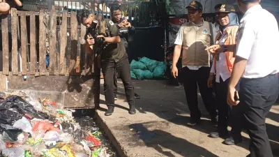 Pemkot Jakarta Barat Tutup Lahan Kosong yang Dijadikan TPS Liar di Kawasan Rusun Tambora! 