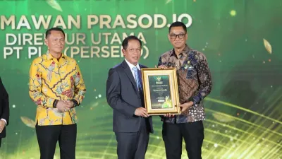 Penerimaan penghargaan Green Leadership PROPER 2025 sebagai bentuk konsistensi dalam mendorong transformasi energi hijau nasional.