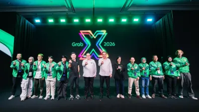 Group CEO dan Co-Founder Grab, Anthony Tan (ke 6 dari kiri); Menteri Koordinator Bidang Perekonomian Republik Indonesia, Airlangga Hartarto (ke 7 dari kiri); dan Menteri UMKM Republik Indonesia, Maman Abdurrahman (ke 7dari kanan) (Dok: Grab)