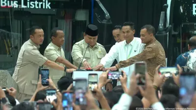 Presiden Prabowo Resmikan Pabrik Perakitan Kendaraan Komersial Berbasis Listrik pada Kamis, 9 April 2026. (Sumber: YouTube Sekretariat Presiden | Foto: YouTube Sekretariat Presiden)