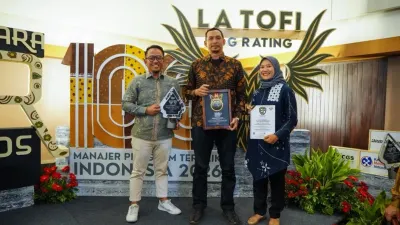 Pemberian penghargaan sebagai 100 Manajer Program Terbaik Indonesia 2026 dengan predikat Platinum Leader Performance diberikan pada ajang Nusantara CSR Awards 2026. (Sumber: Ist)