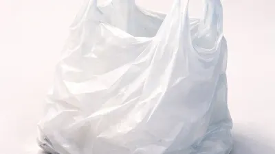 Lonjakan kenaikan harga plastik terjadi di DKI Jakarta bahkan mencapai 30-40 persen sejak Maret 2026. (Sumber: Generate by AI | Foto: Generate by AI)