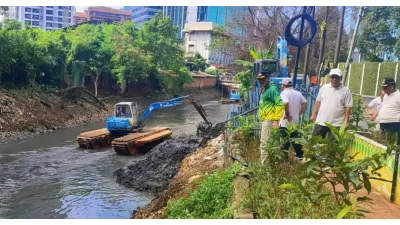 Pengerukan Kali Krukut di Jalan Bendungan Udik, RW 04, Kelurahan Karet Semanggi. (Sumber: beritajakarta.id)