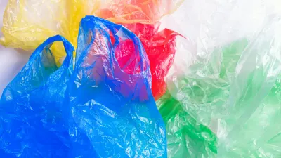 Apa Hubungannya Perang Timur Tengah dengan Kenaikan Harga Plastik di Jakarta?