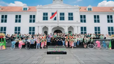 Grab Indonesia bersama Dinas Kebudayaan DKI Jakarta menghadirkan GrabX Mini Festival di Kota Tua Jakarta memperkenalkan kekayaan budaya dan kuliner lokal kepada ratusan konten kreator internasional. (Dok Grab Indonesia)