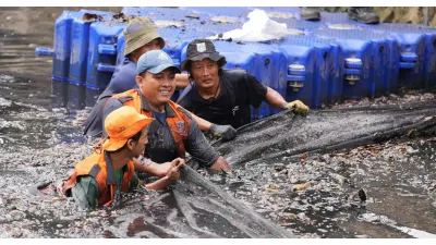 Pengendalian Ikan Sapu-Sapu (Sumber: beritajakarta.id)