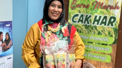 Transformasi Bisnis Mardiana: Dari Jualan Beras Rumahan Hingga Jadi Ikon Kuliner Cimanggis Berkat PNM Mekaar