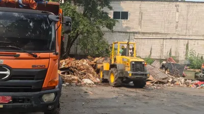 Antisipasi Sampah Menumpuk di Terminal Kampung Rambutan, 3 Armada Truk Typer Disiapkan Tiap Harinya!