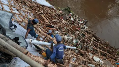 Sempat Longsor, Progres Pembangunan Turap Darurat di Kali Ciliwung Sudah 70 Persen!