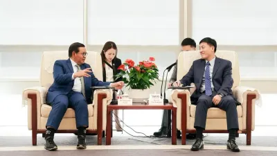 Gubernur DKI Jakarta, Pramono Anung bersama Executive Vice Mayor Shenzhen City, Tao Yongxin. (Sumber: Instagram.com/@pramonoanungw)