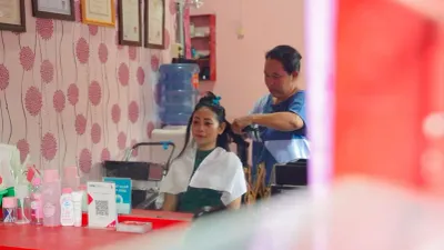 Lebih dari Sekadar Potong Rambut, Salon Anastasia Jadi Rumah Aman Bagi ODGJ