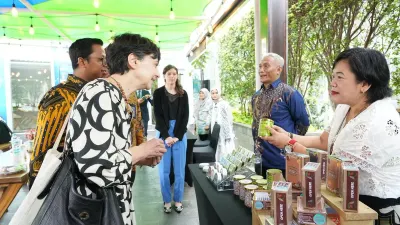 Kolaborasi CIRAD dan PNM menghubungkan riset akademis dengan praktik lapangan untuk mendorong pemberdayaan ekonomi ultra mikro yang berkelanjutan, dari penguatan kakao Mekaar hingga sistem pertanian dan akuakultur ramah lingkungan.
