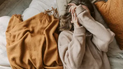Sering Terjaga Tengah Malam? Ini 5 Kebiasaan Sepele yang Diam-Diam Bikin Susah Tidur